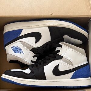 Nike Air Jordan 1 Mid Sneakers